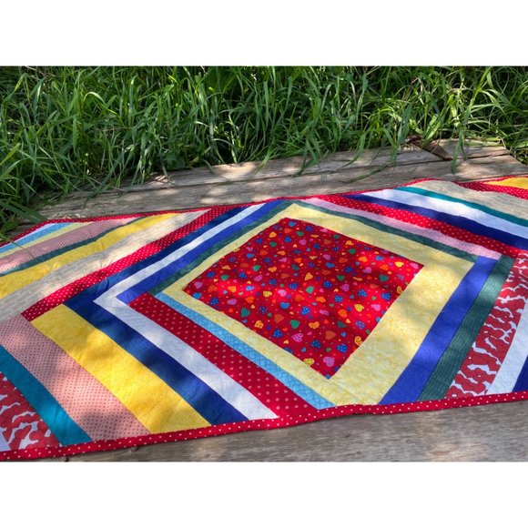 Vintage 1980s Quilted Table Runner Mat Hearts, Rainbow 49x21" - Picture 2 of 11